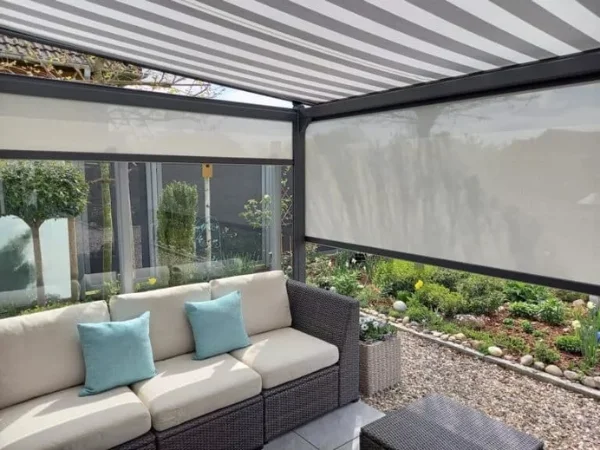 SunSafe Senkrechtmarkise für Glasflächen